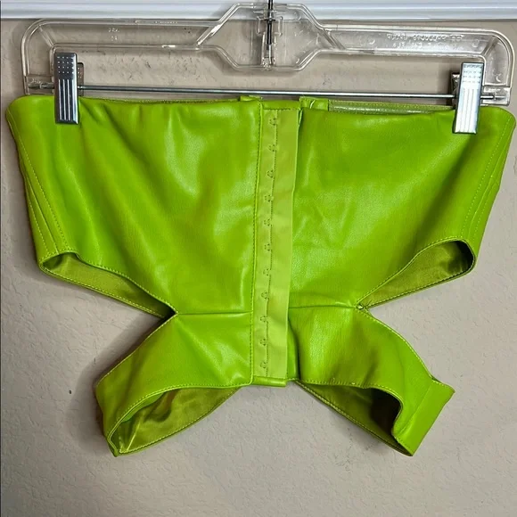 Meshki 2-Pc Sz Small Green Crop Top worn Em­ma Her­nan as in Sell­ing Sun­set - Picture 5 of 16